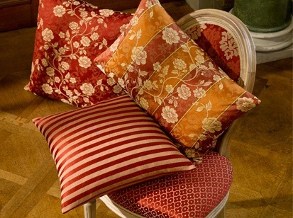 Rot/orange Blumen Muster besch auf Stuhl rot/besch mit Mustern Detailansicht