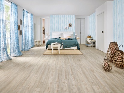 Designboden hellgrau/braun Schlafzimmer mit blauen Details