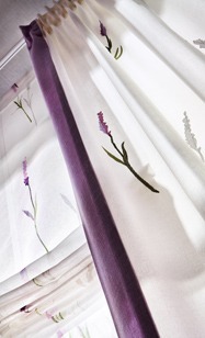 Violette Lavendel Muster auf Stores Datailansicht